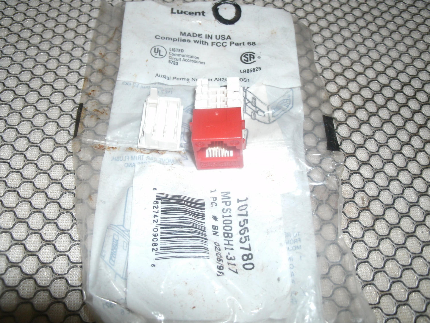 Lucent 107565780 CAT5 Connector. New. Red.