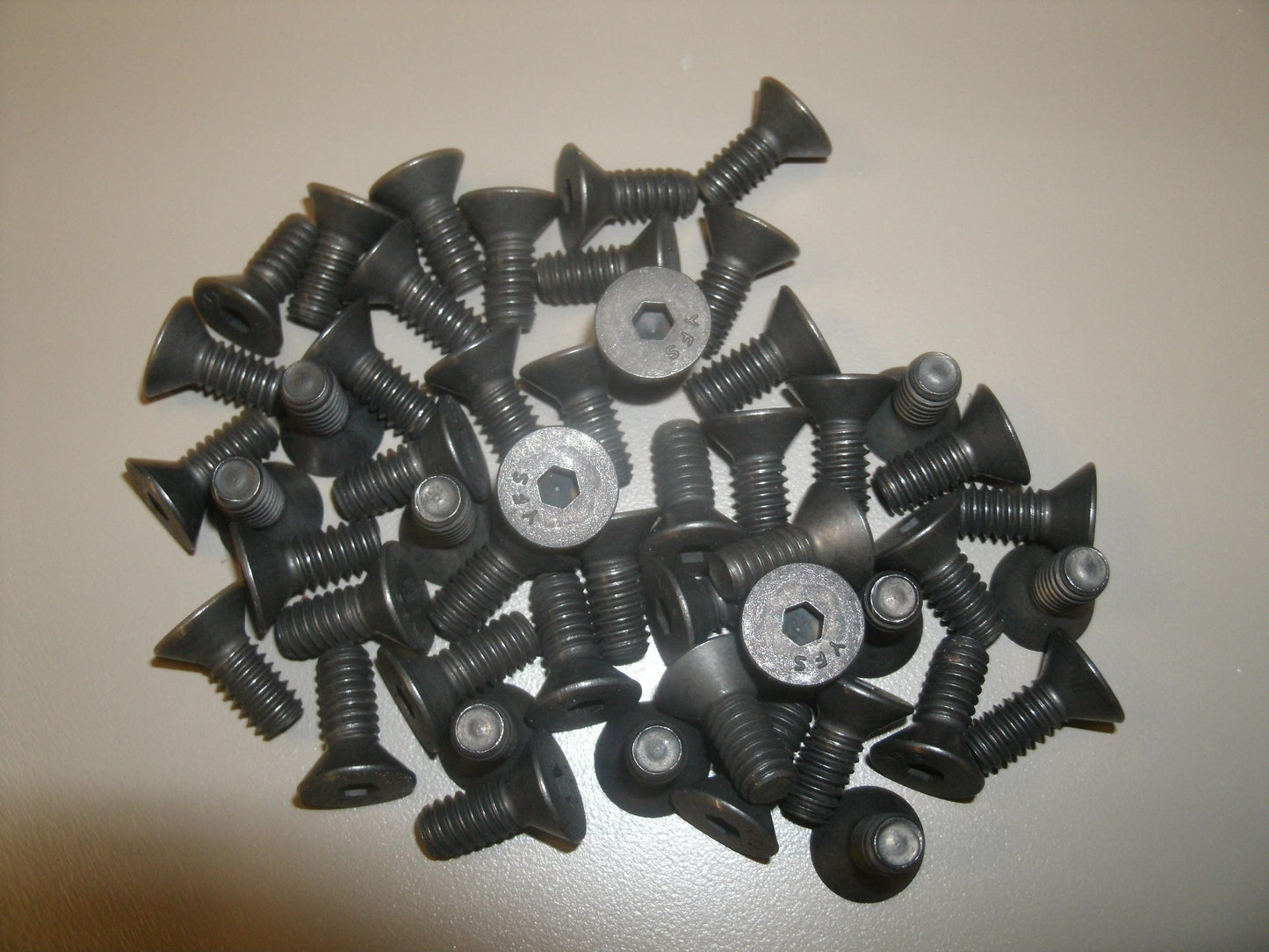 Fastenal Flat Head Socket Screws. 620.000920. New.
