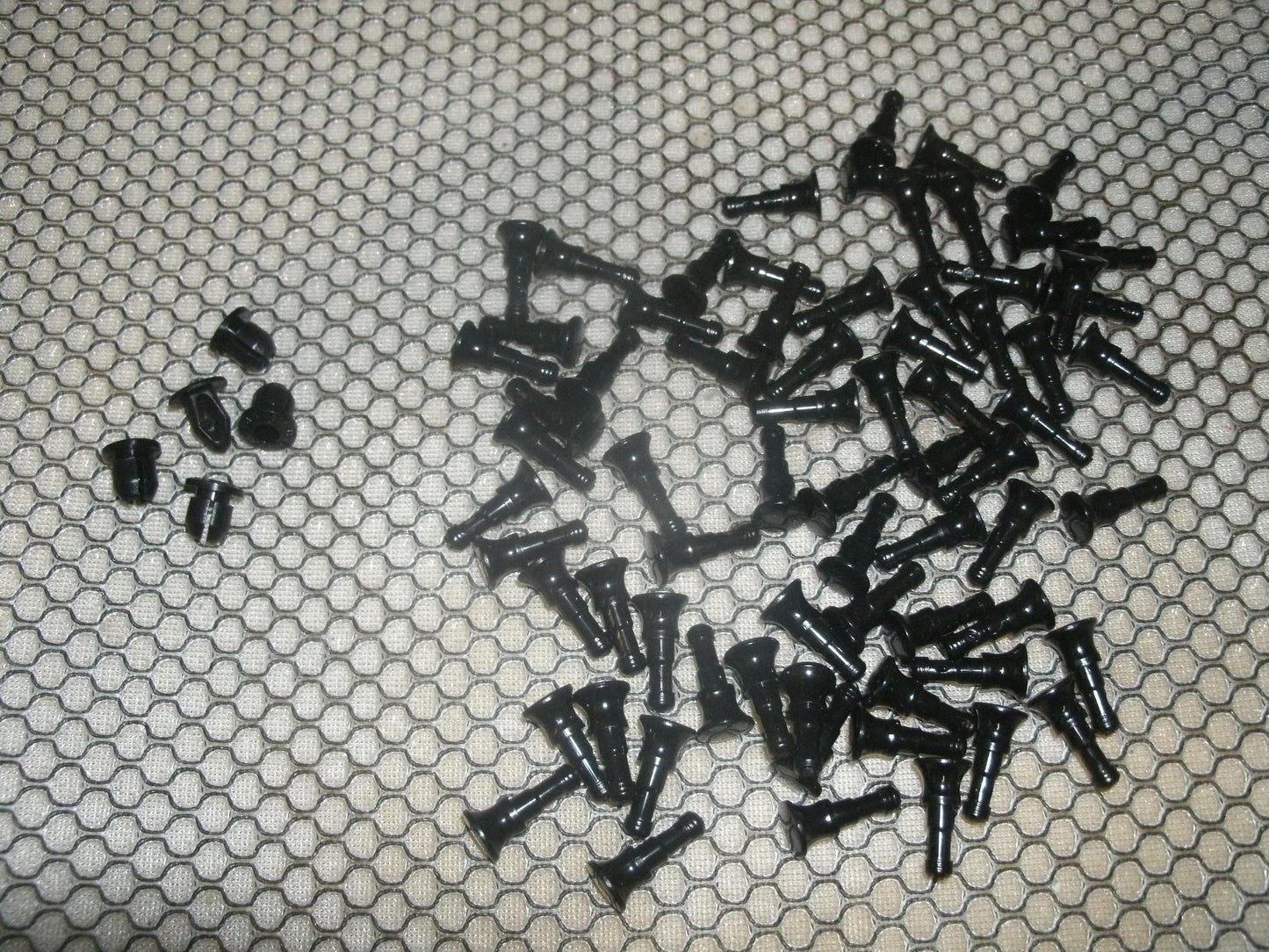 Grommet 165-0024-352. New. 70 Count.