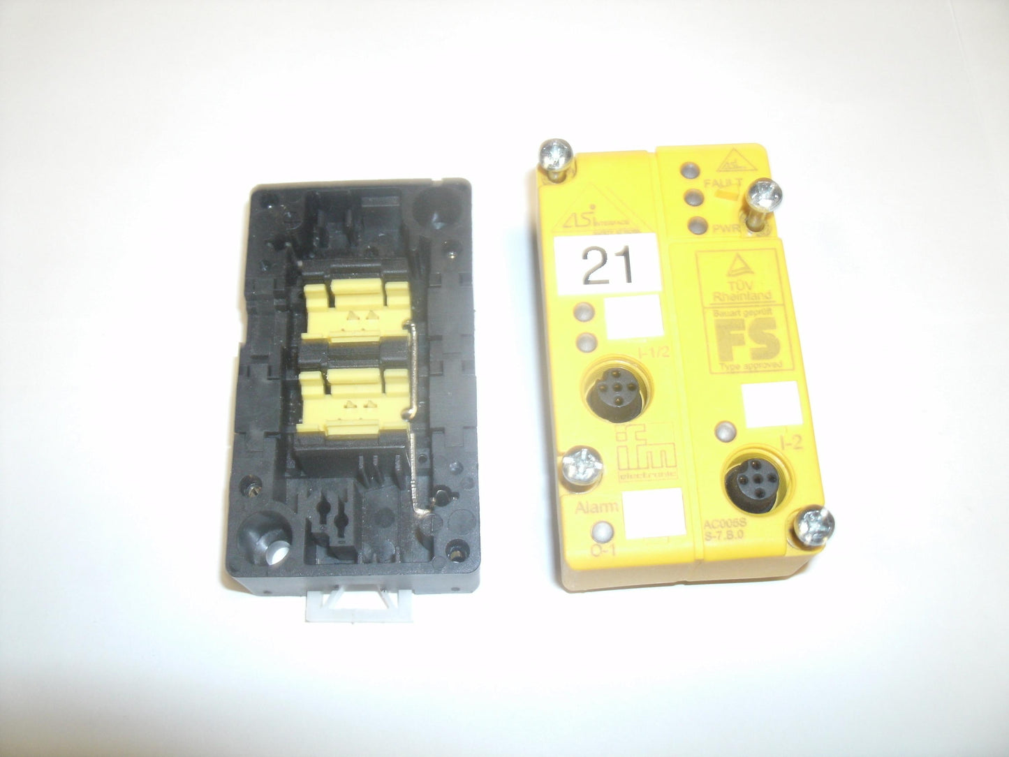 IFN Electronics GMBH. D-45127. ClassicLine: M12.