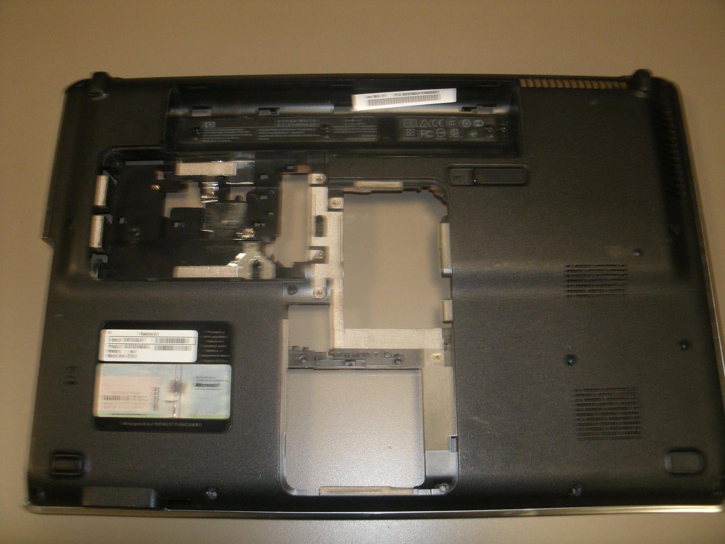 HP Pavilion 32UP6BATP60 Bottom Base.