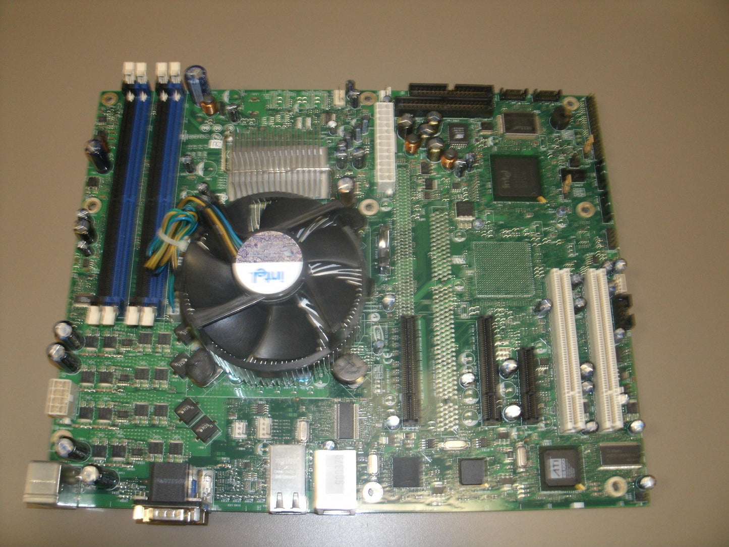Intel Entry Server Board SE7230NH1-E. Motherboard.
