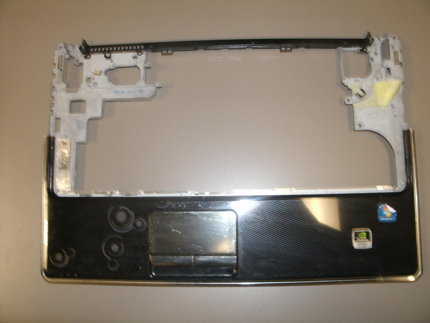 HP Pavilion DV6 531600-001 Touchpad Lid.
