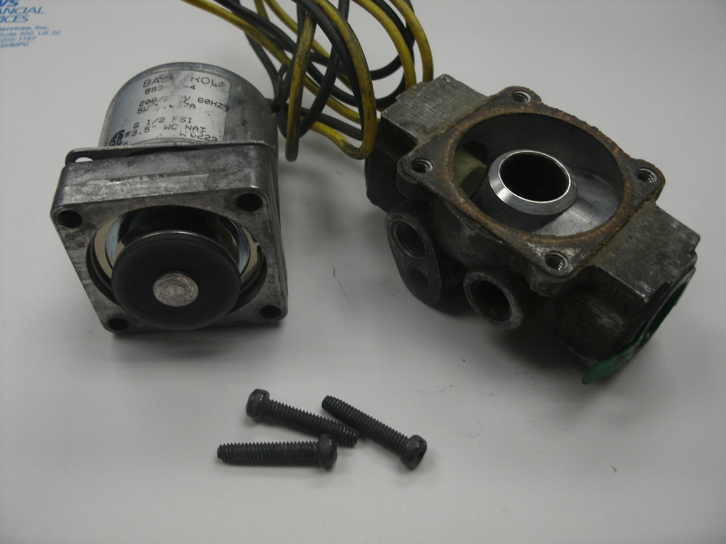 Baso H91DA-8 Automatic Gas Valve. 120V, Used.