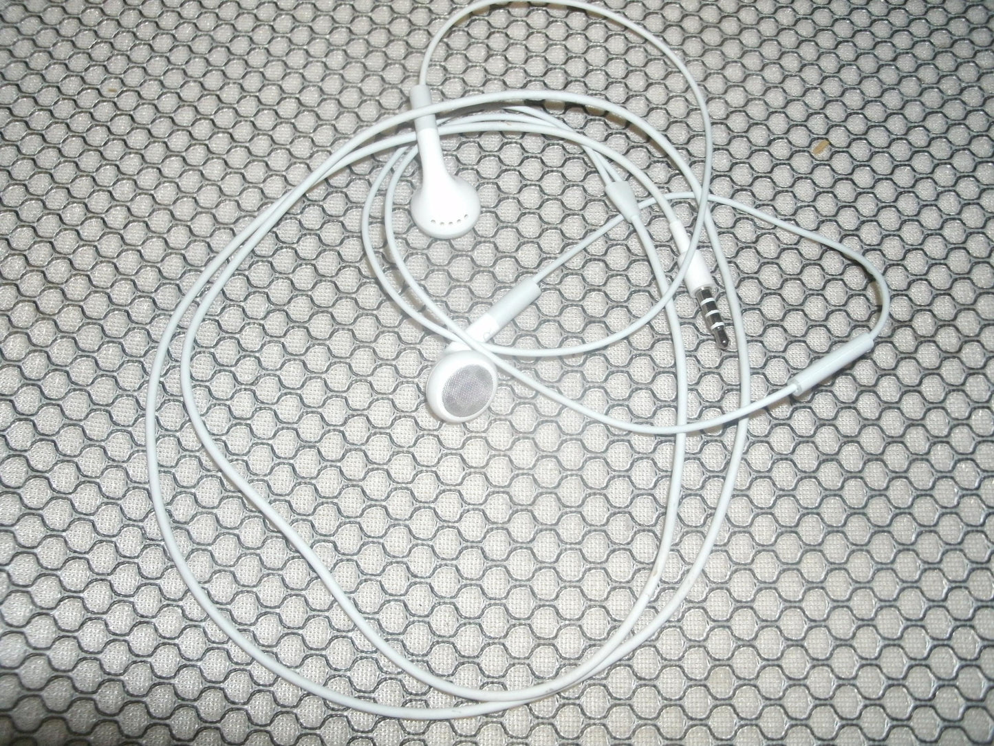 White Earphones For iPOD NANO VIDEO MP3 MP4. New