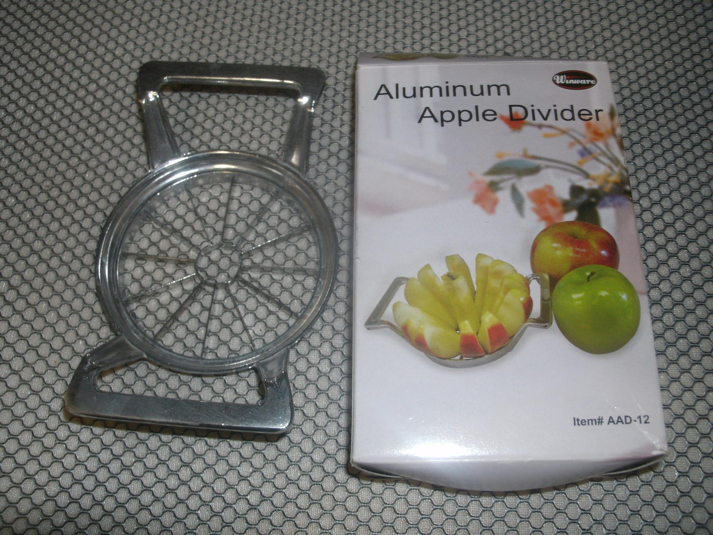 Winware AAD-12 Aluminum Apple Corer, Slicer, Divider. New.