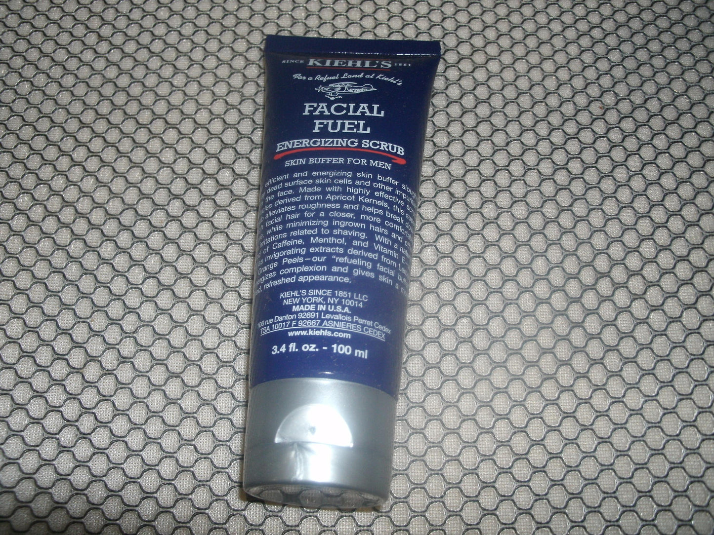 Kiehl's Facial Fuel Energizing Scrub Moisture Treatment For Men.