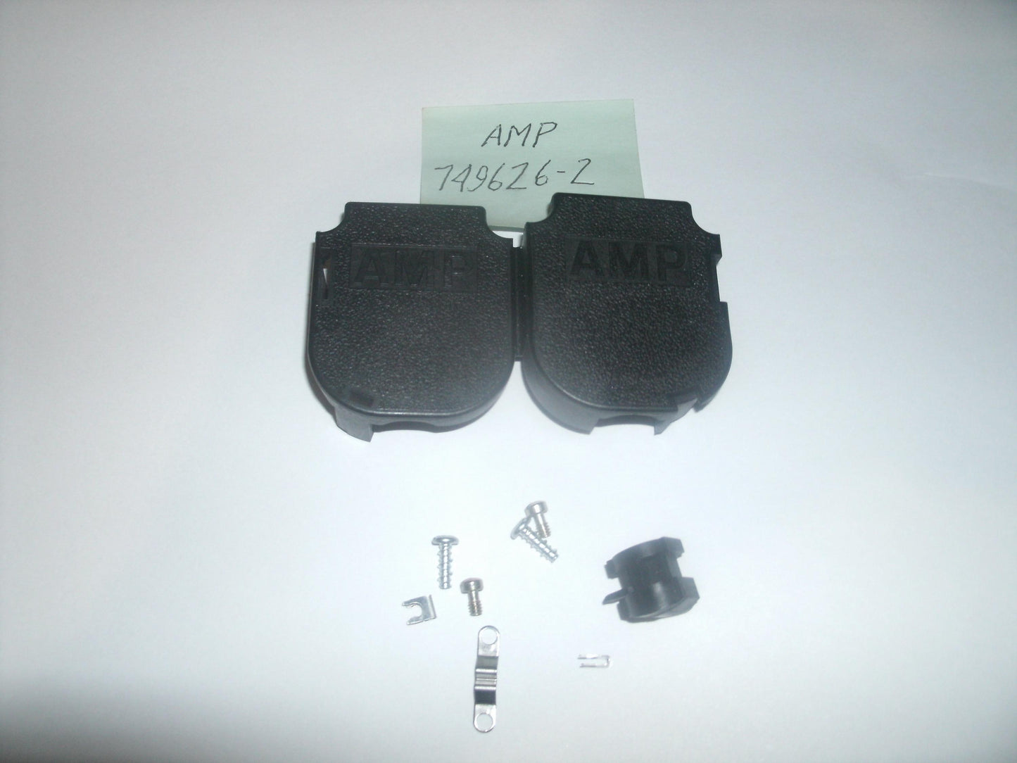 AMP 749626-2 D-Sub Cable Clamp Kit.