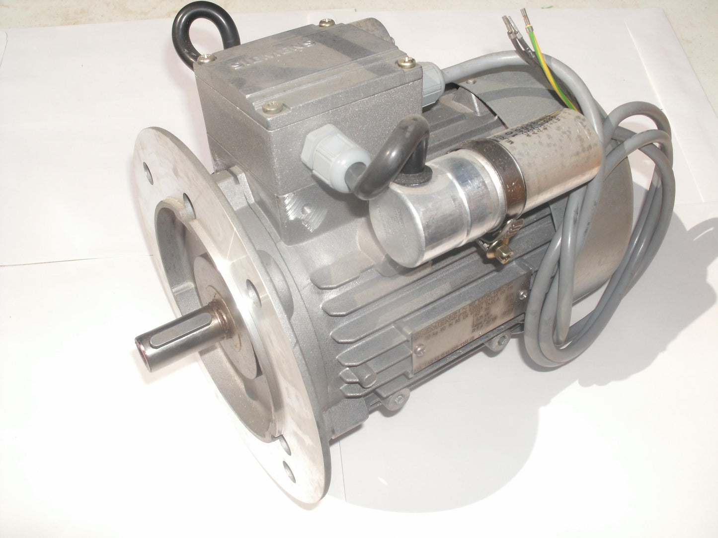 Siemens 32.1510.001-13. 230 V, 60Hz. Motor. New.