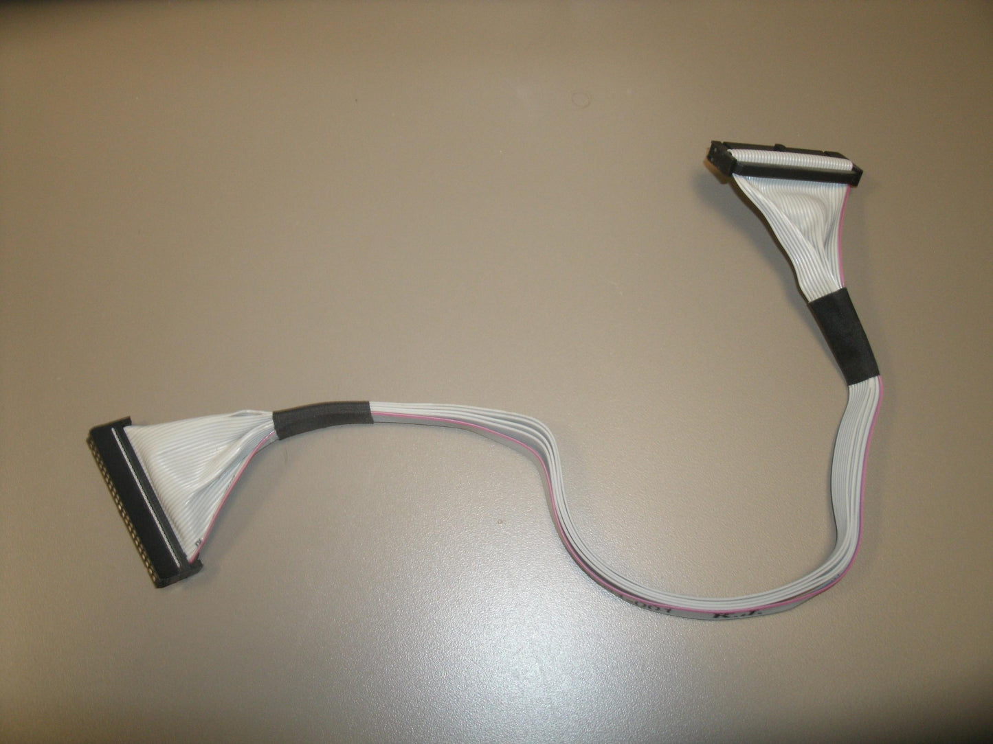 HP 320561-001 Cable. K.J. Used.
