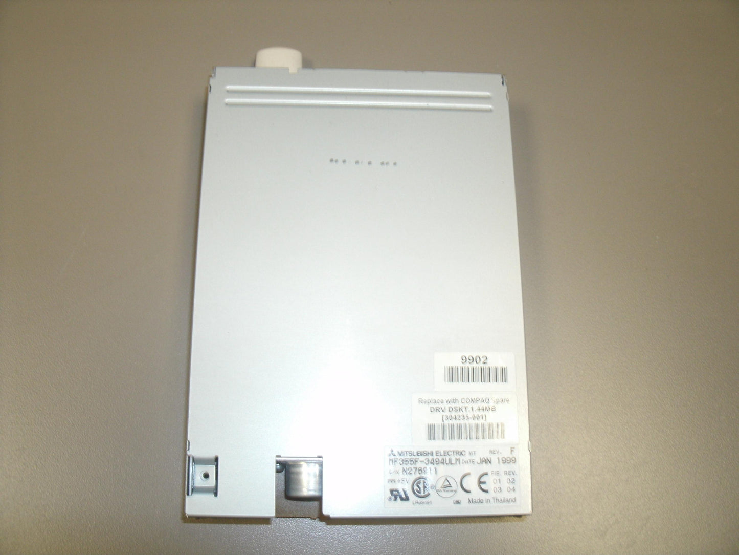 Mitsubishi Electric 304235-001 Floppy Drive. Used.