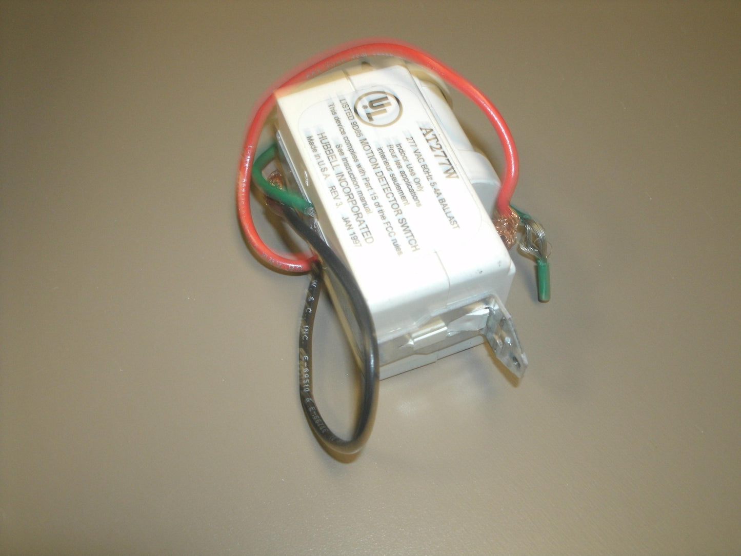 Hubbell AT277W Motion Detector Switch. Working Pull. Ivory. (7)