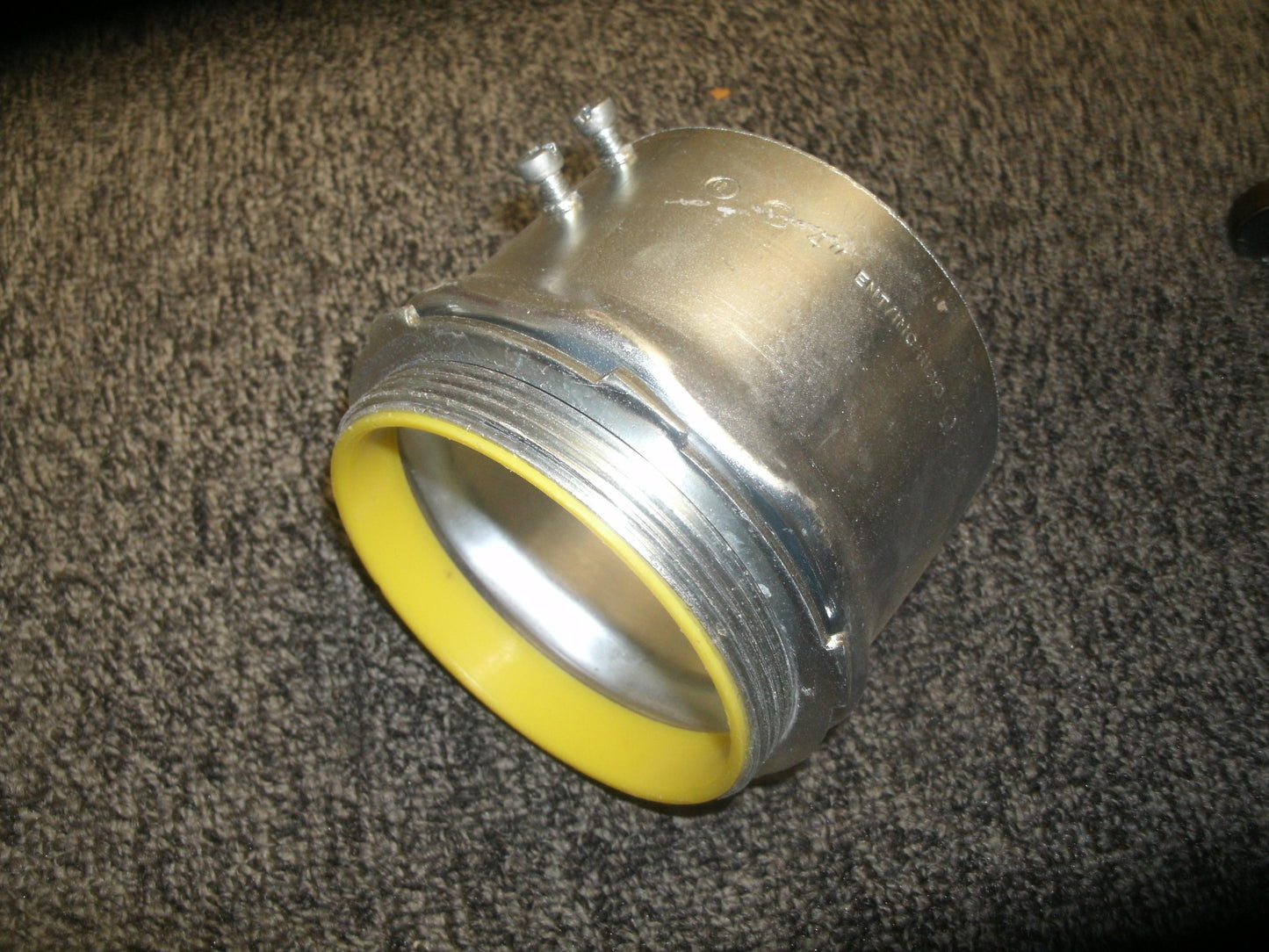 Thomas & Betts TC7210A 4" Set Screw EMT Connector. New.