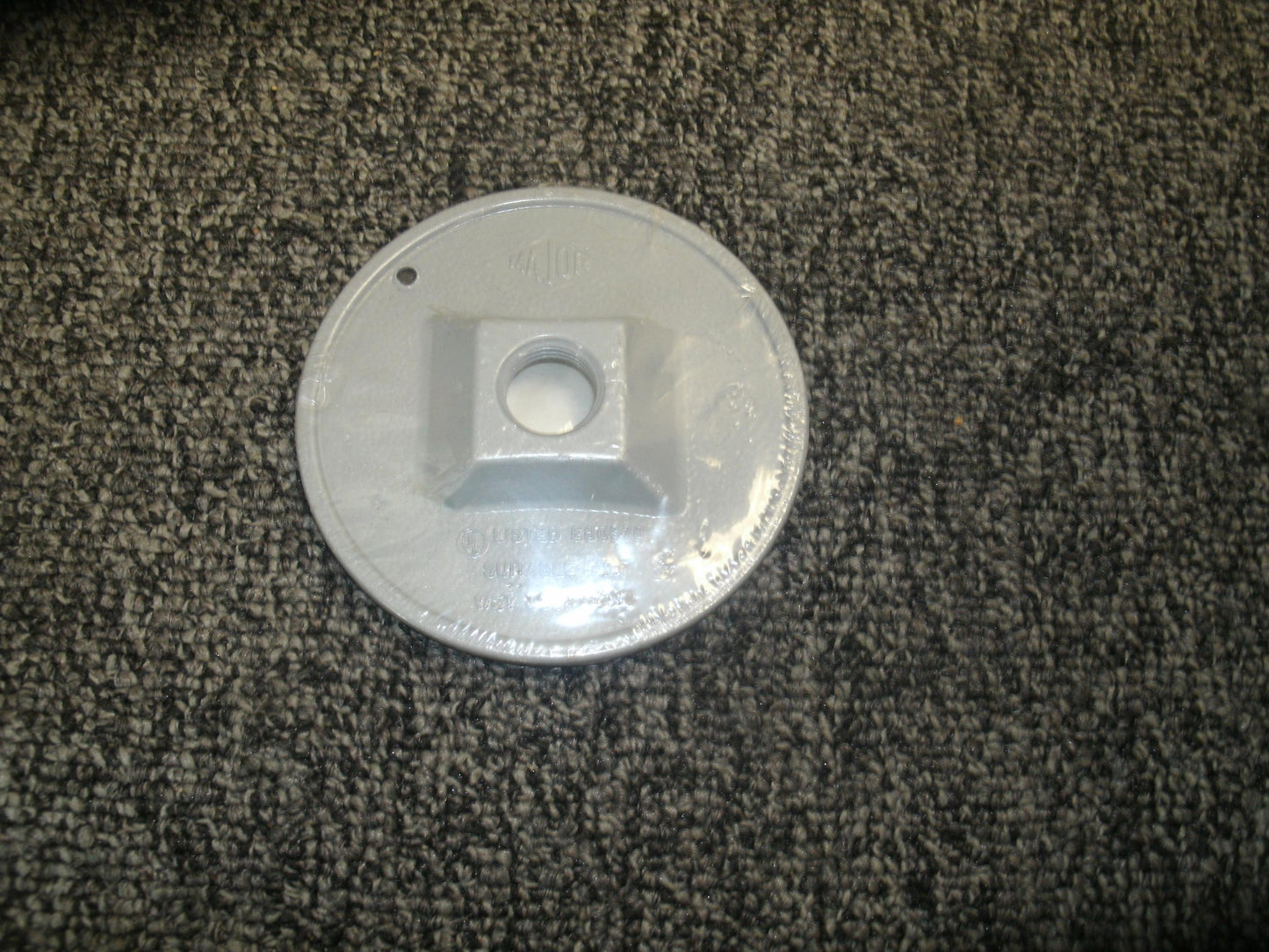 Thepitt 7300 One Round Hole Weatherproof Cover Plate. New. (6)