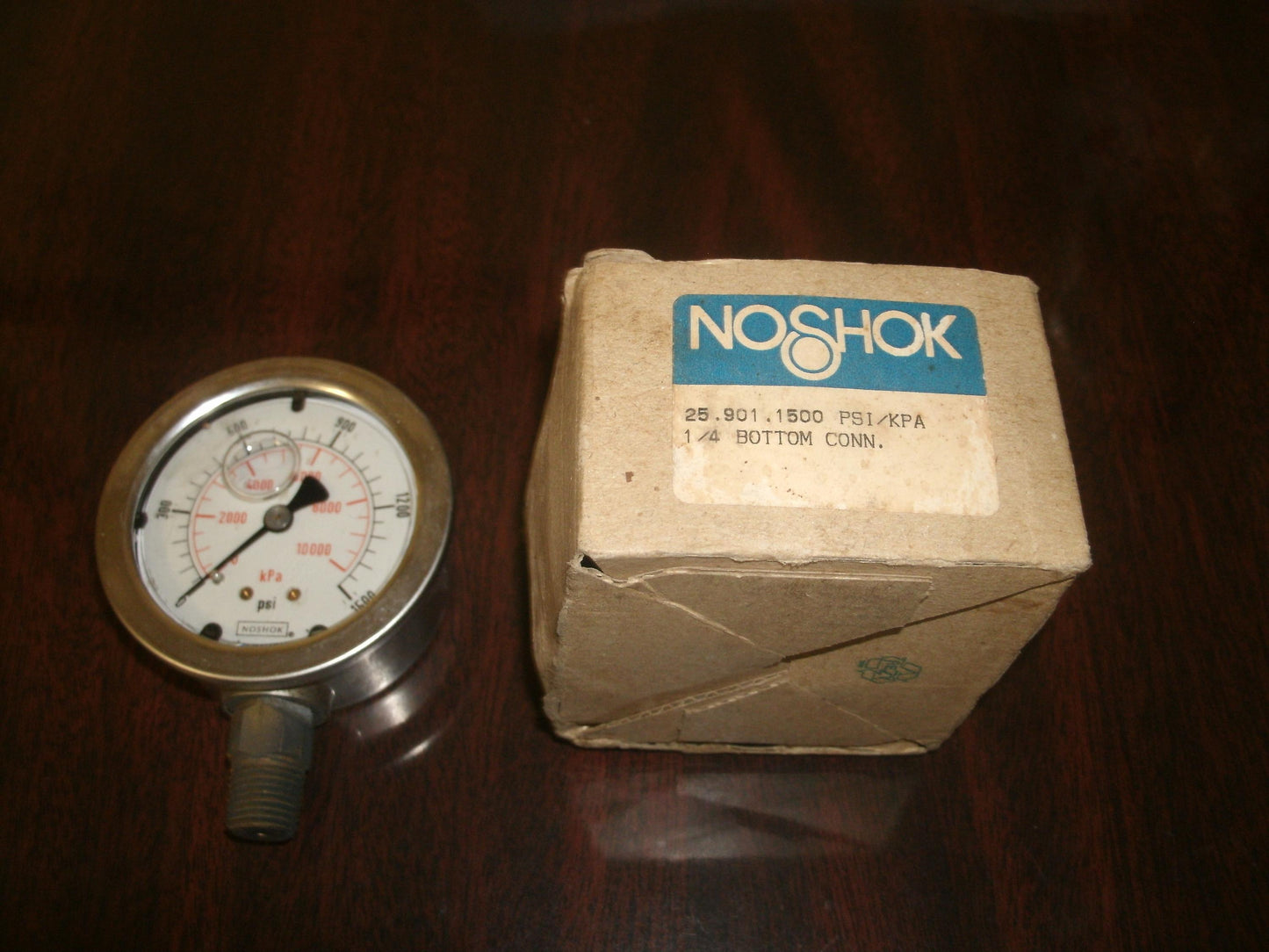 Noshok 25.901.1500 PSI/KPA 1/4 Bottom Connection. Used. (B3)