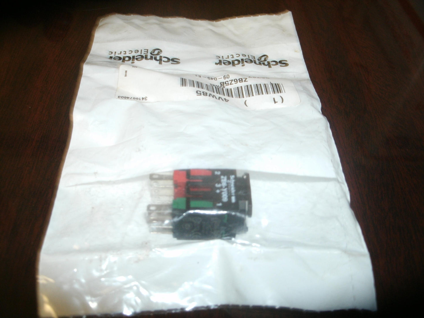 Schneider 4VW85 Electric Contact Block, 16mm. New. (31)