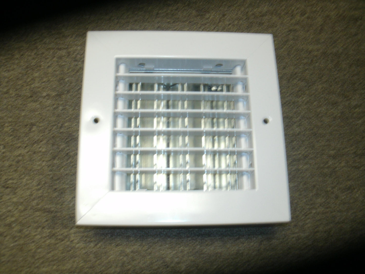 Hart & Cooley 082202 White Ceiling or Sidewall Register. New.