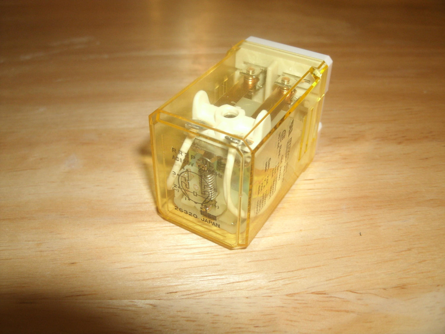 Idec RR2P-UL. AC120V. 50/60Hz Relay. New. 26320. (37)