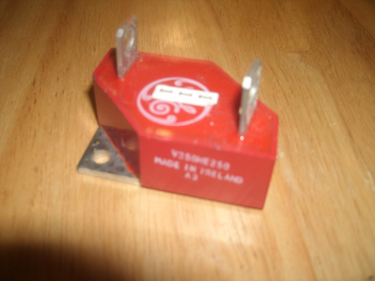 General Electric V250HE250 Metal Oxide Varistor. (36)