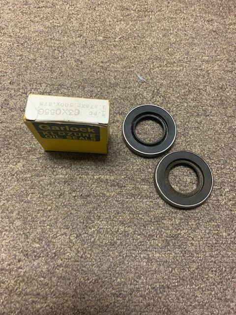 Garlock 63X0556 Klozure Oil Seals. New. 1.376 X 2.500 X .375.