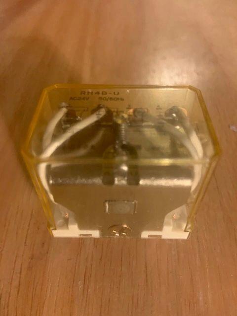 Idec RH4B-U General Purpose Relay. 120V, AC24V, 50/60Hz., New. (42)