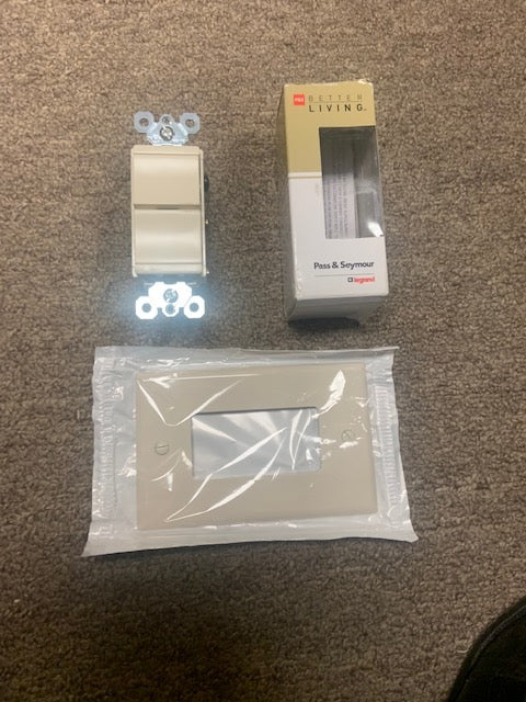 Pass & Seymour TM811-LACC Combination Switch with Wall Plate. (E