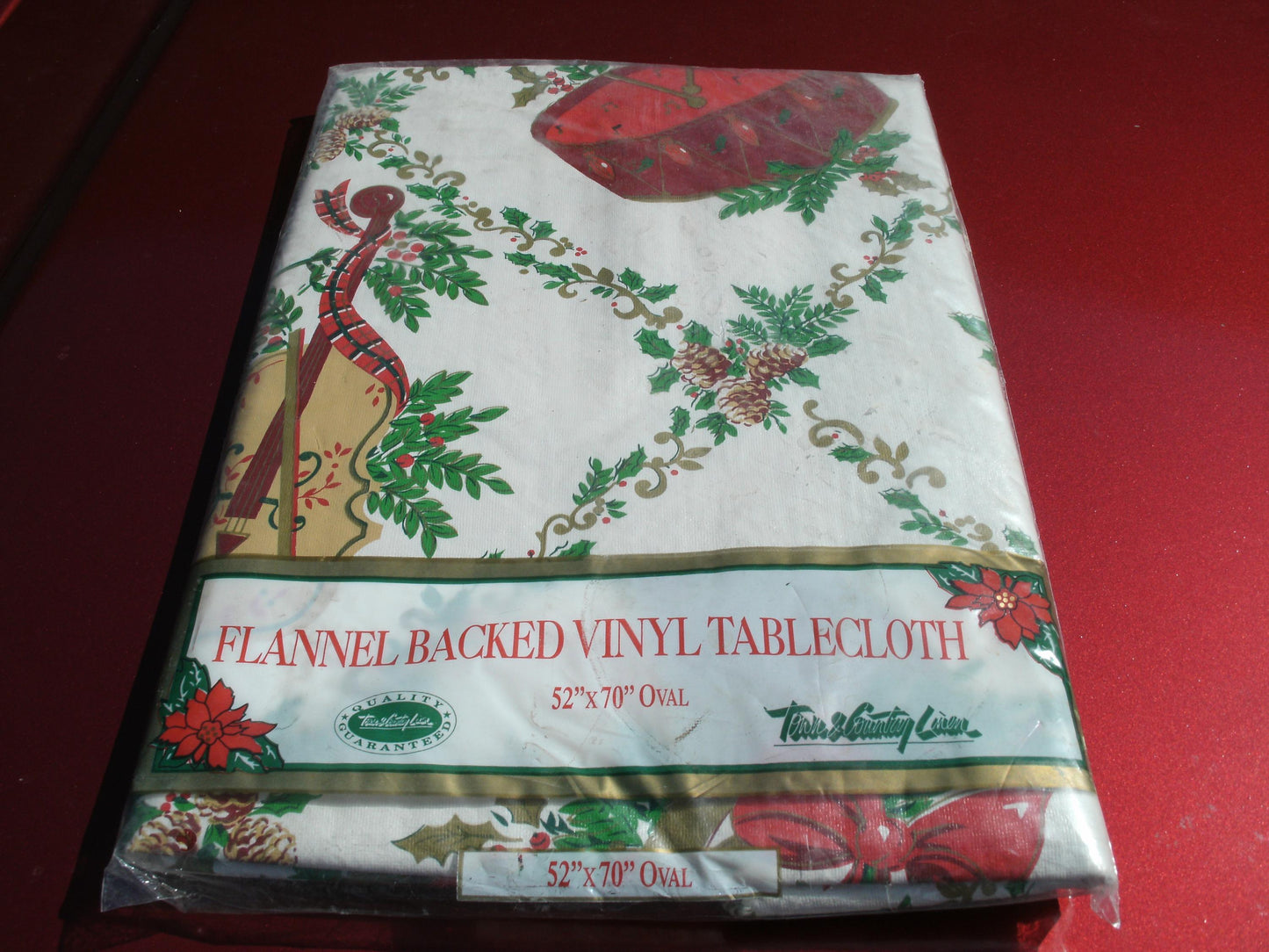 Flannel Backed Vinyl Tablecloth. 52" X 70" Oval. 028332705677.