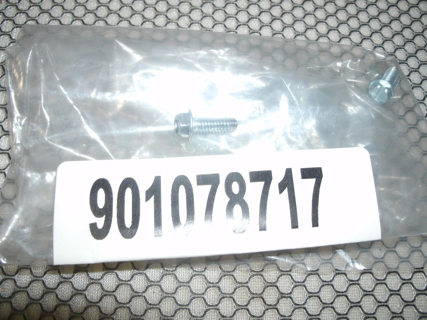 Lucent 901078717 Metal Screws. Lot of 100 Screws.