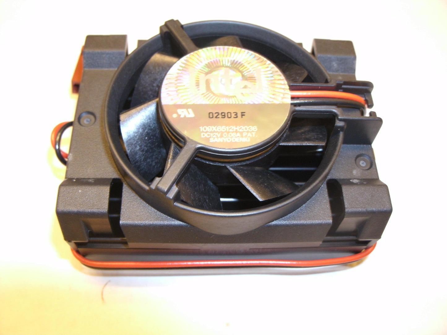 Intel 109X6512H2036 Socket 370 Processor Fan. New.