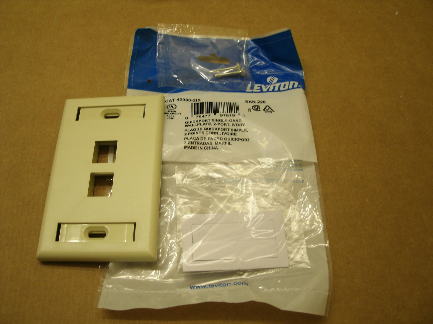 Leviton Ivory Quickport Single Wallplate. 2 Port, Ivory. New.