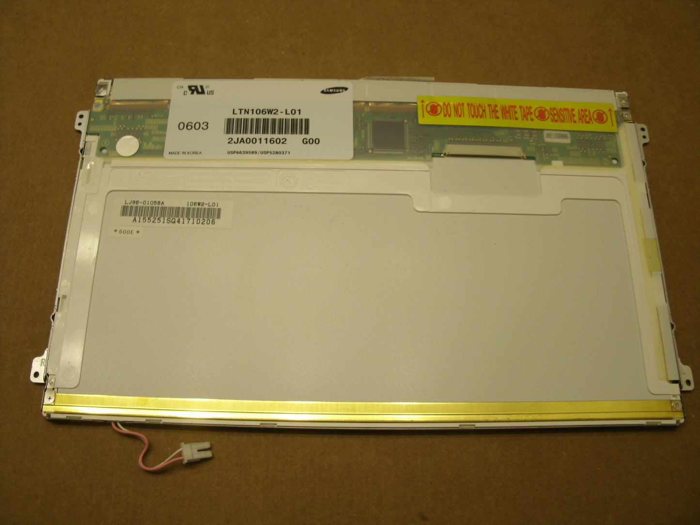 Averatec LTN106W2-L01 10.6" WXGA Glossy LCD Screen.