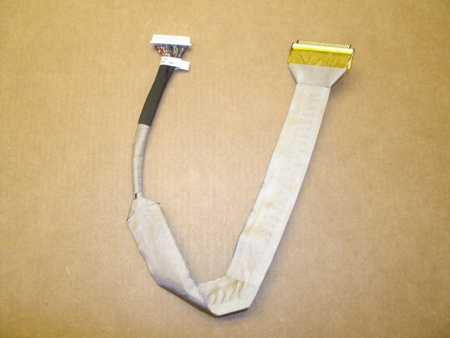 HP Compaq 6017A0043402 LCD Flat Wire. New.